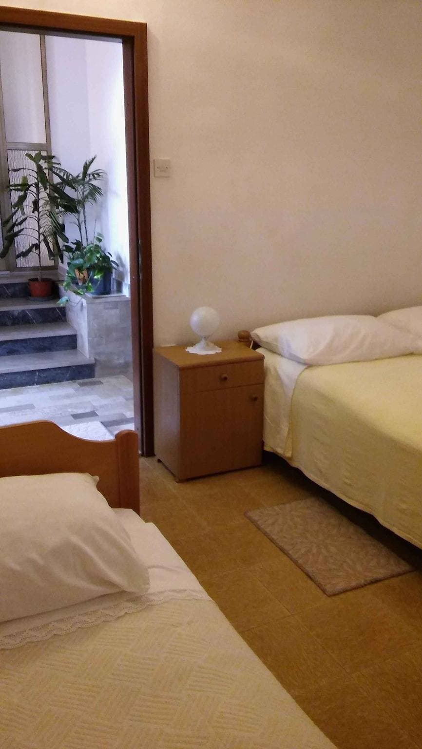 Foto 8 von 24: Ferienwohnung mit Terrasse und Klima