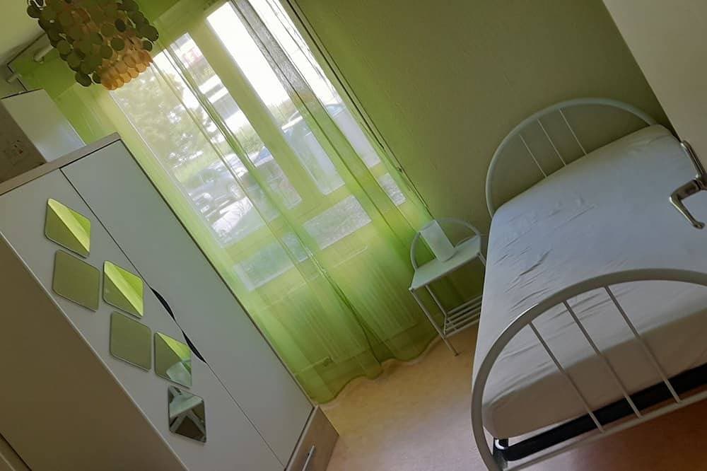 Foto 4 von 15: Stay in Caen - Spacious 4 Bedroom Apartment, Near the Beach