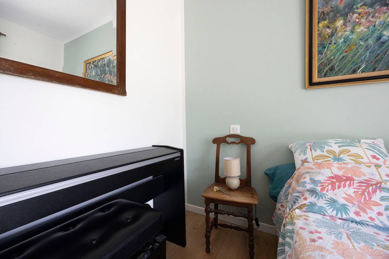 Foto 4 von 23: Zimmer „Chambre 3“ mit Bergblick, Gemeinschaftspool und WLAN