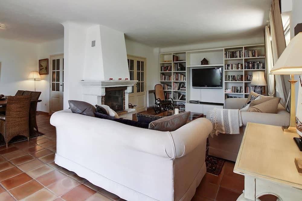Foto 10 von 28: Beautiful villa with stunning view nestled in countryside near Valbonne village