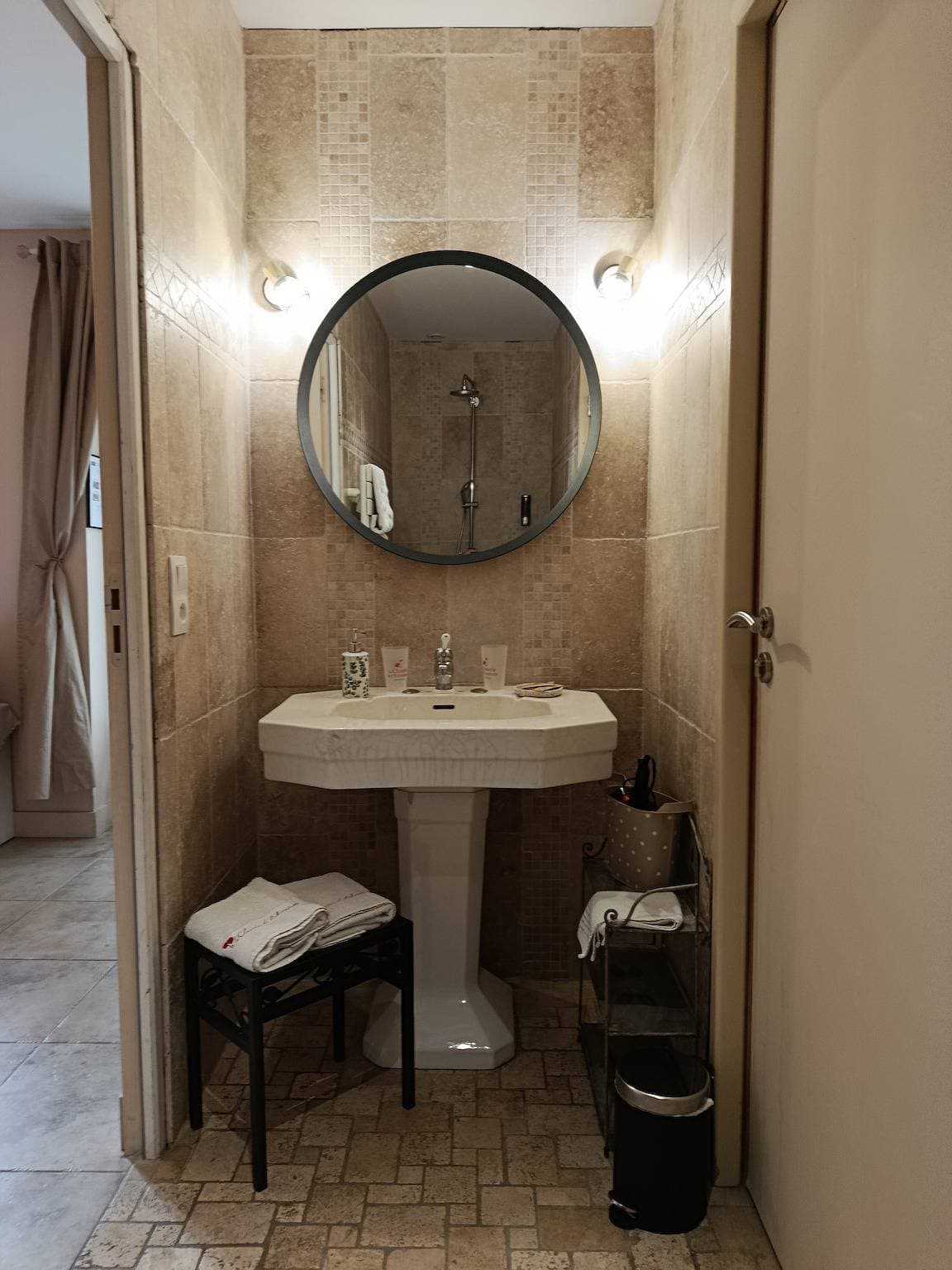 Foto 12 von 50: Zimmer 'La Bergerie' mit Gemeinschaftspool und gemeinsamer Terrasse
