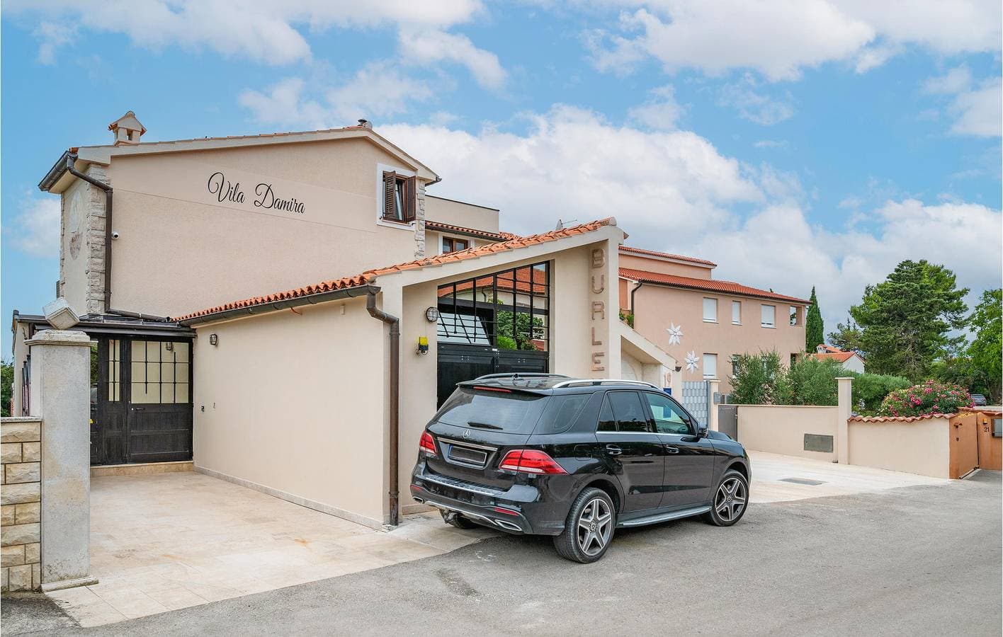 Foto 2 von 29: Reizende Ferienwohnung mit Pool, Terrasse und nur 2 km von Bijela Plaža entfernt