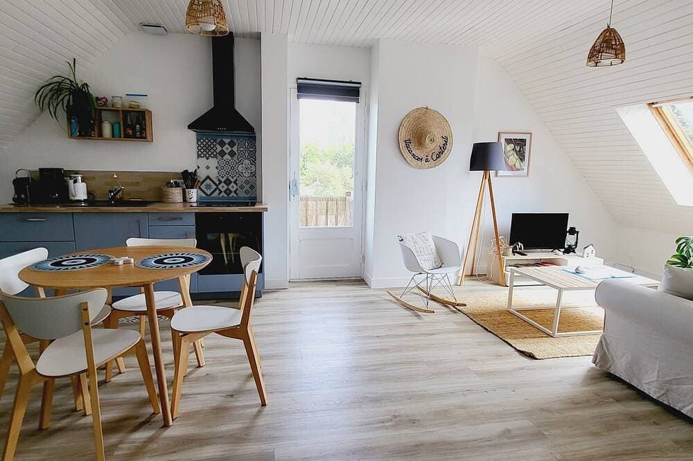 F2 apartment with terrace close to the center of Carteret 1