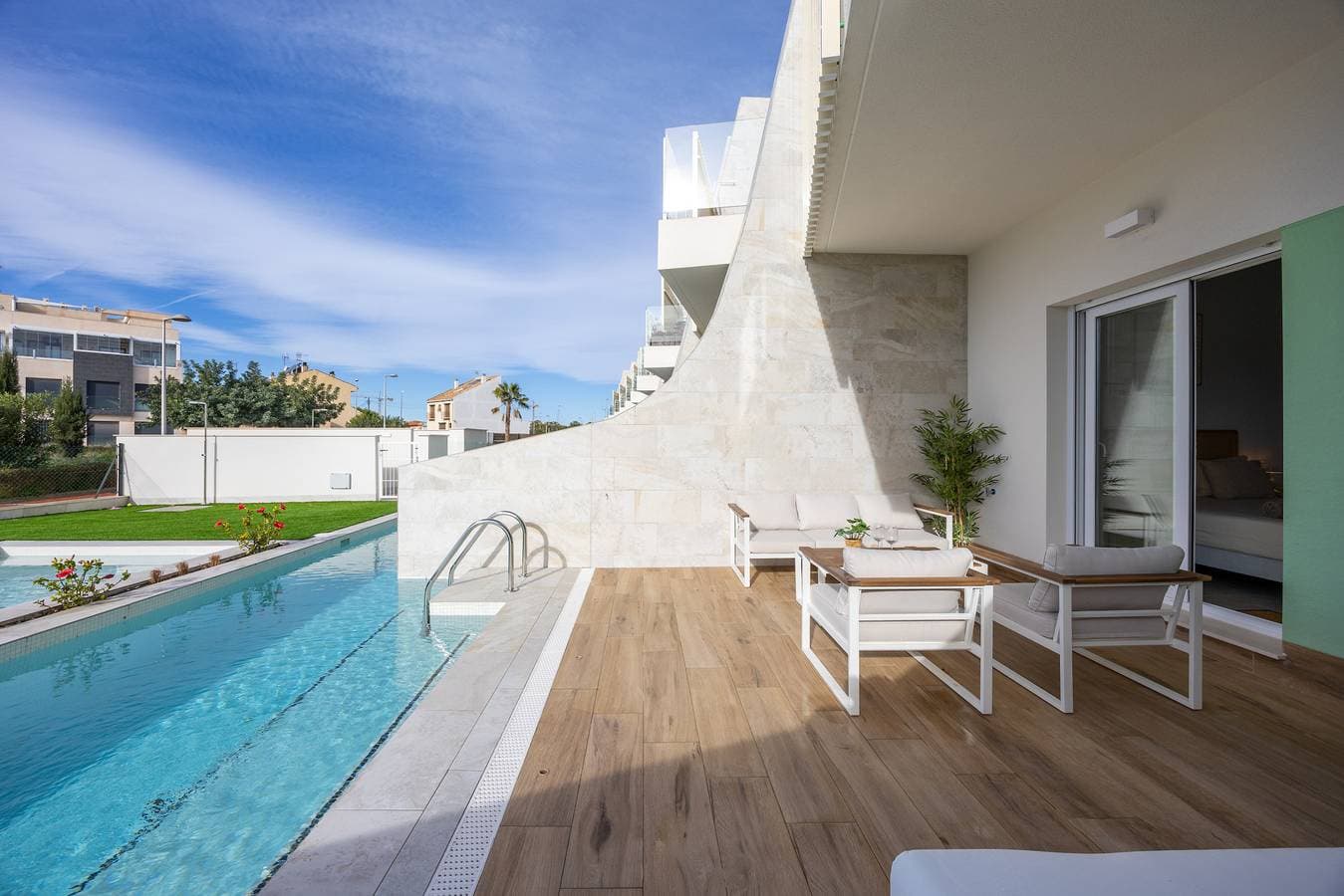 Foto 3 von 49: Marina Garden – Modernes Apartment mit direktem Zugang zum Pool