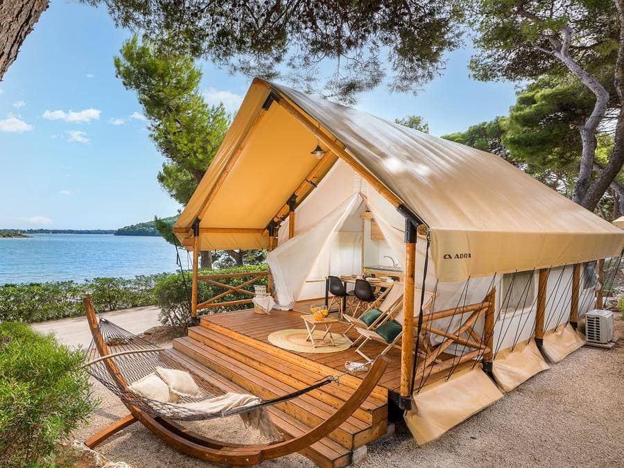 Foto 4 von 33: Arena One99 Glamping - Zelt 2 personen - Mini-Lodge