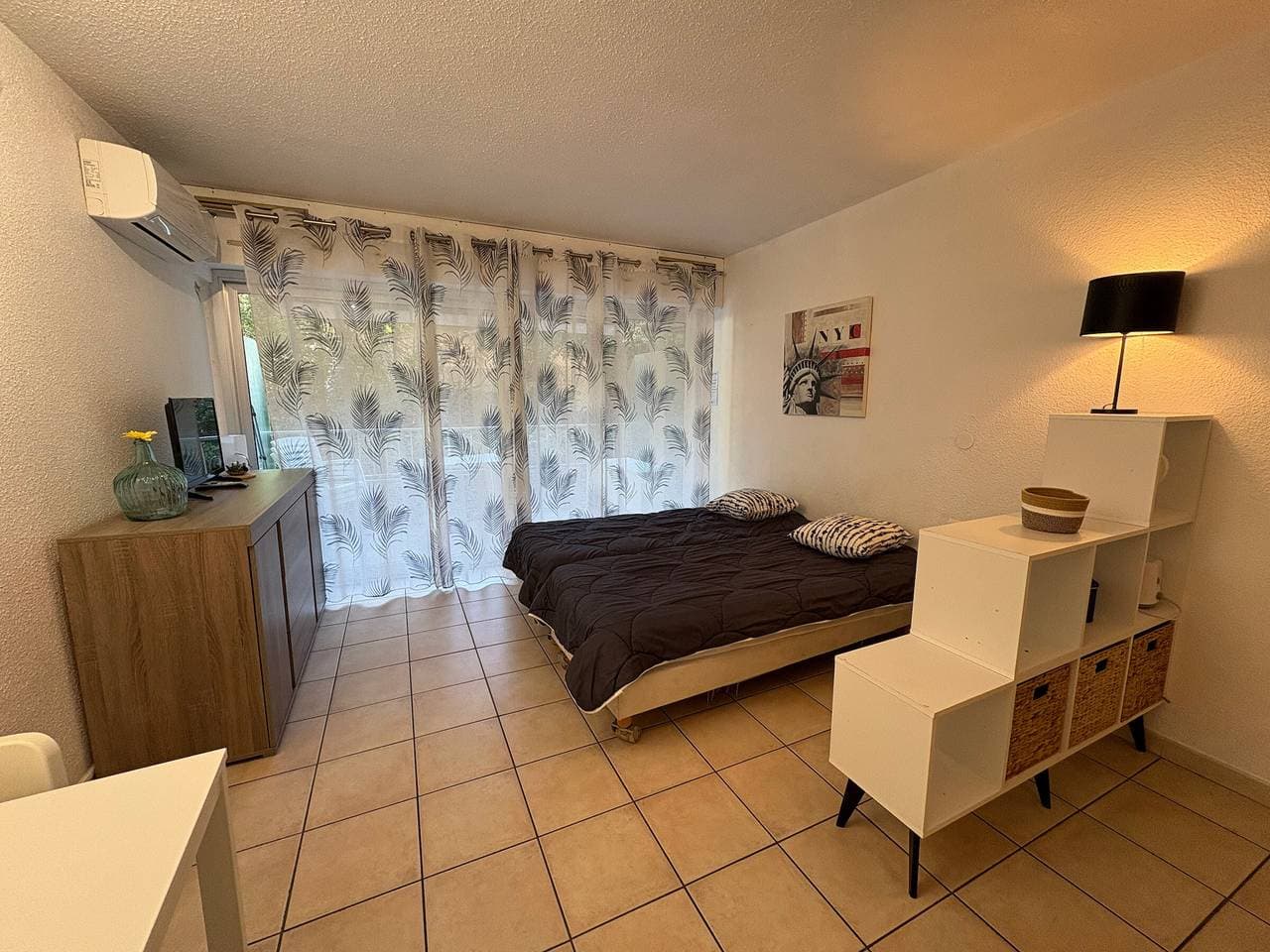 Foto 5 von 12: Au bord de mer: Studio pour 2/3 pers. à Saint-Raphaël, avec clim, balcon et proche commerces