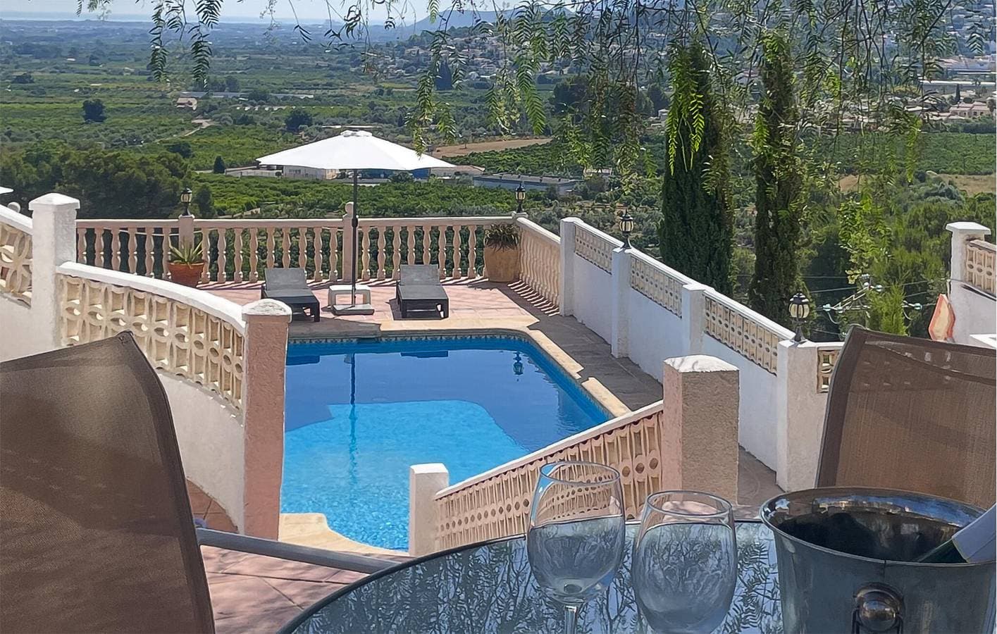Foto 3 von 23: Modernes Apartment mit Pool und Terrasse in Orba, nahe dem Stadtzentrum