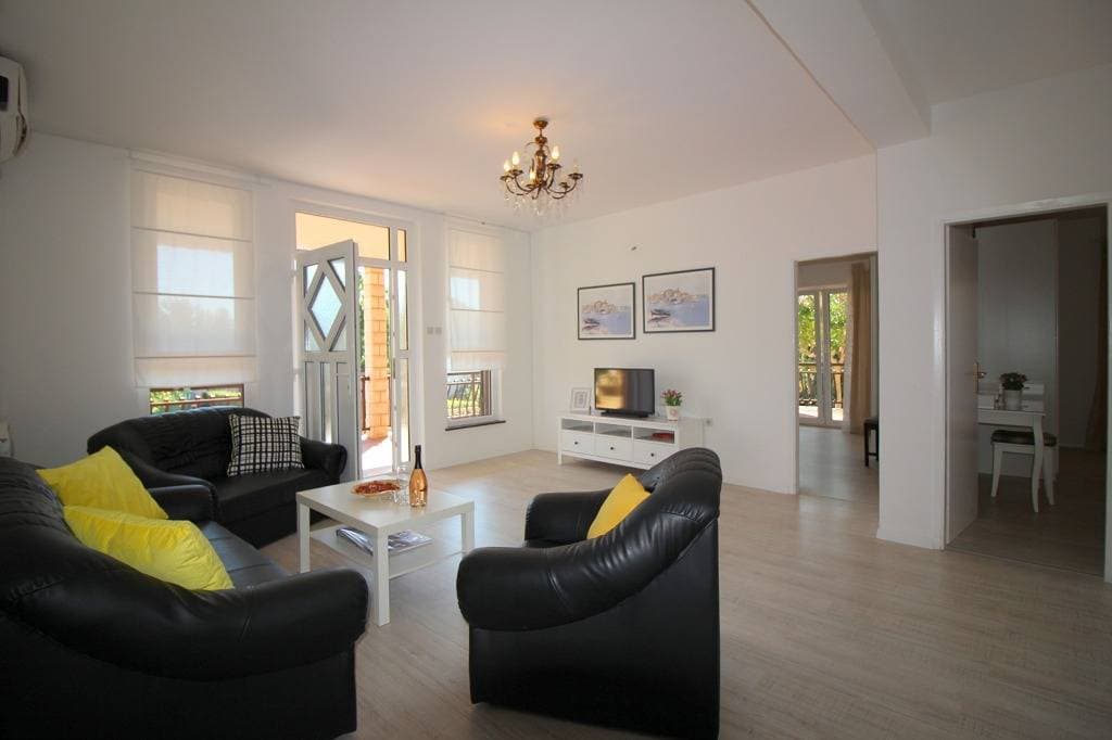 Ferienwohnung in Poreč mit Terrasse, Klimaanlage, W-Lan, Spülmaschine (4400-10) 1