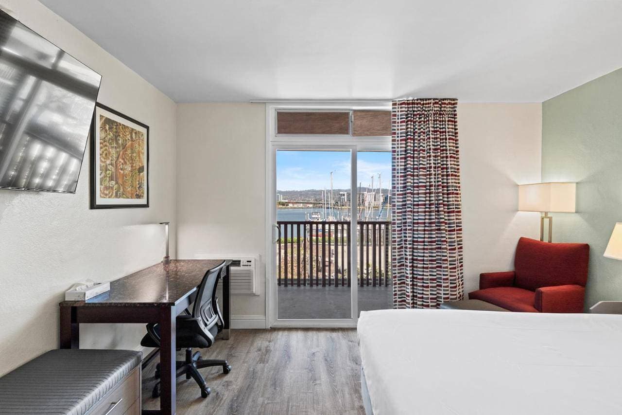 Foto 9 von 13: King Room with Balcony