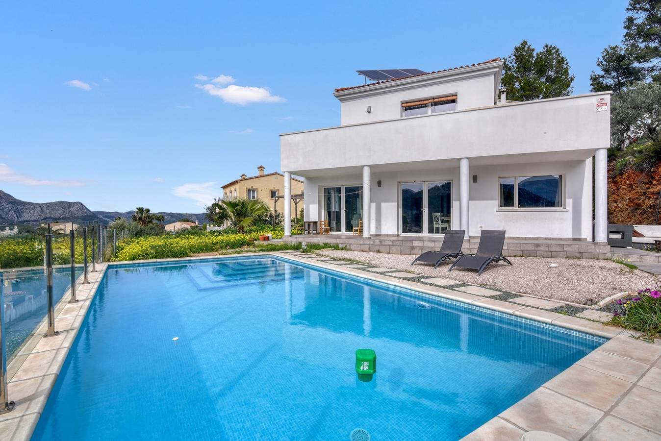 Foto 2 von 25: VillaSol – Ruhiges Ferienhaus mit privatem Pool und Panoramablick auf die Berge