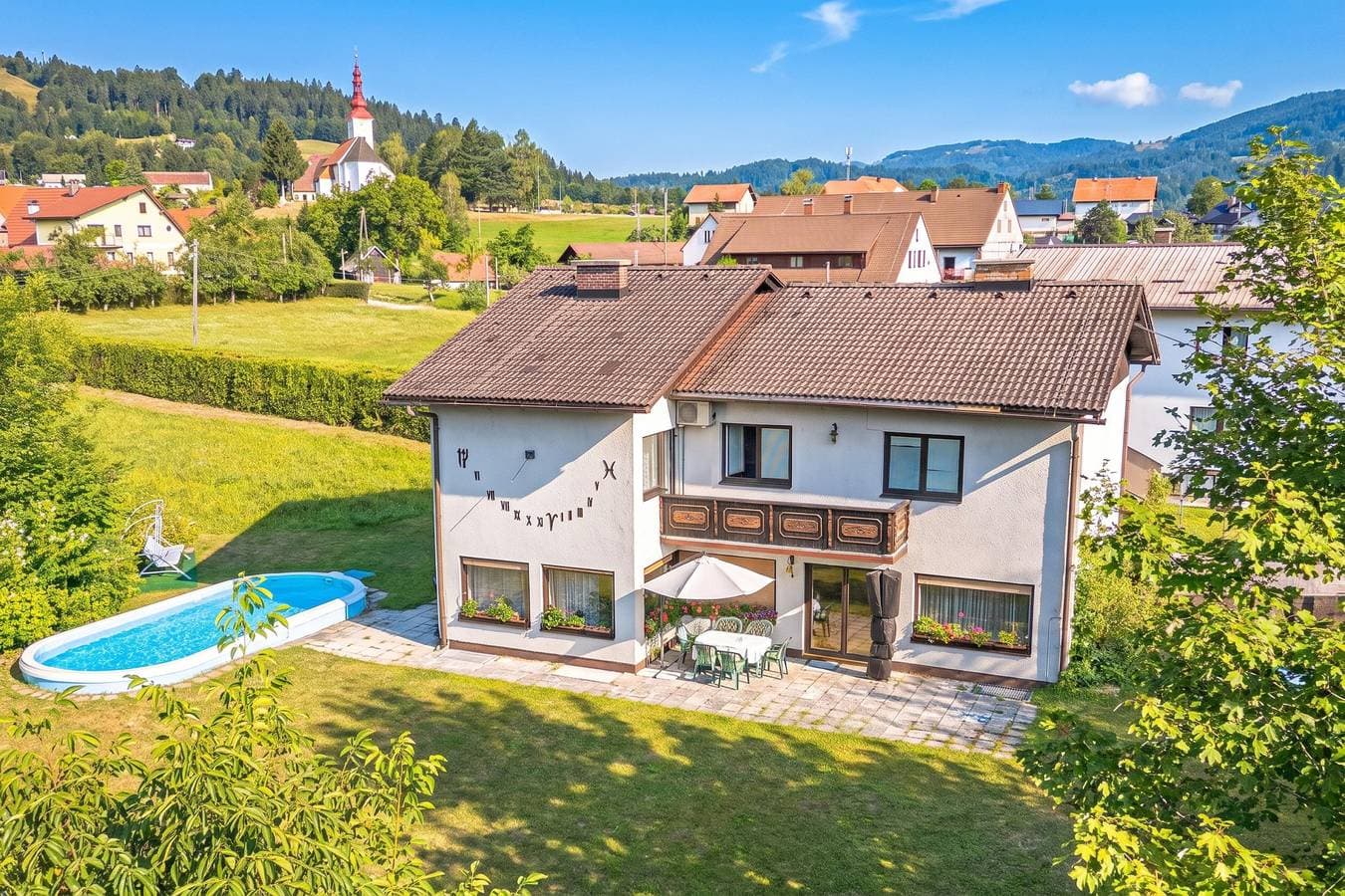 Villa Evita – Vintage House with Pool in Pohorje 1