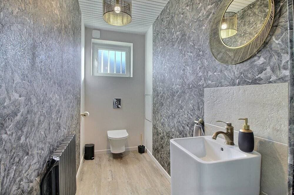 Foto 11 von 30: Nur einen Steinwurf vom Strand entfernt. Haus komplett renoviert 2020, Schlafplätze für 6-8.