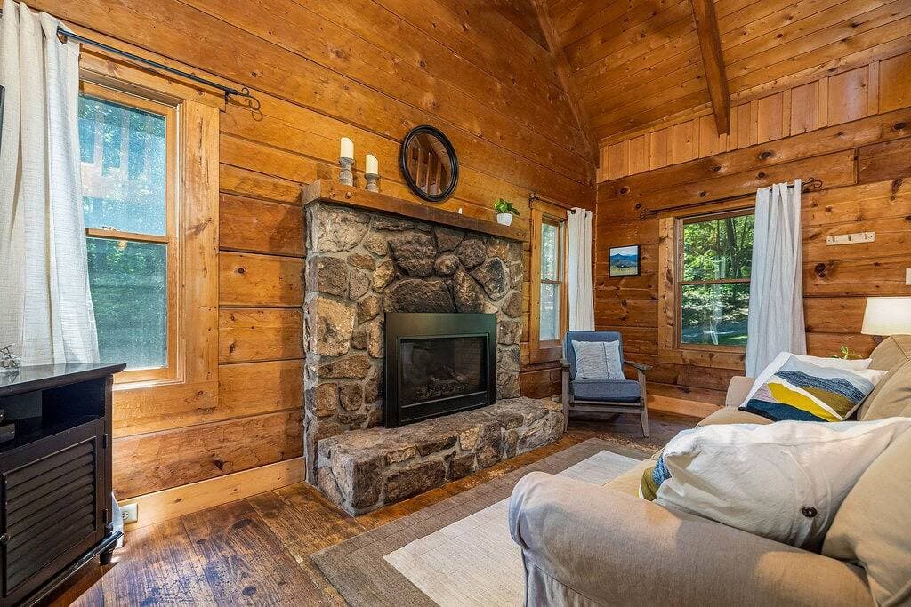 Foto 6 von 30: Falling Leaf Cabin Secluded Mit Blick auf die Berge!