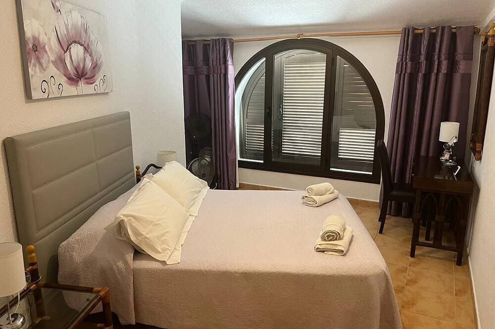 Foto 2 von 16: Beautiful large 2 bed apartment close to beach and all amenities
