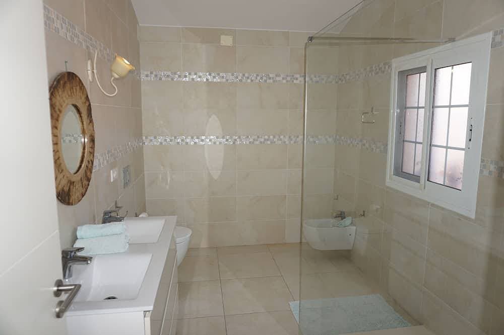 Foto 8 von 30: Private villa with garden &jacuzzi. Great for golfers. BBQ and alfresco dining.