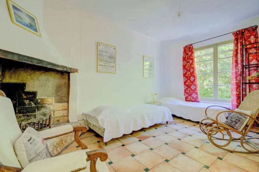 Foto 5 von 20: Charming cottage in Réattu with terrace and park view - sleeps