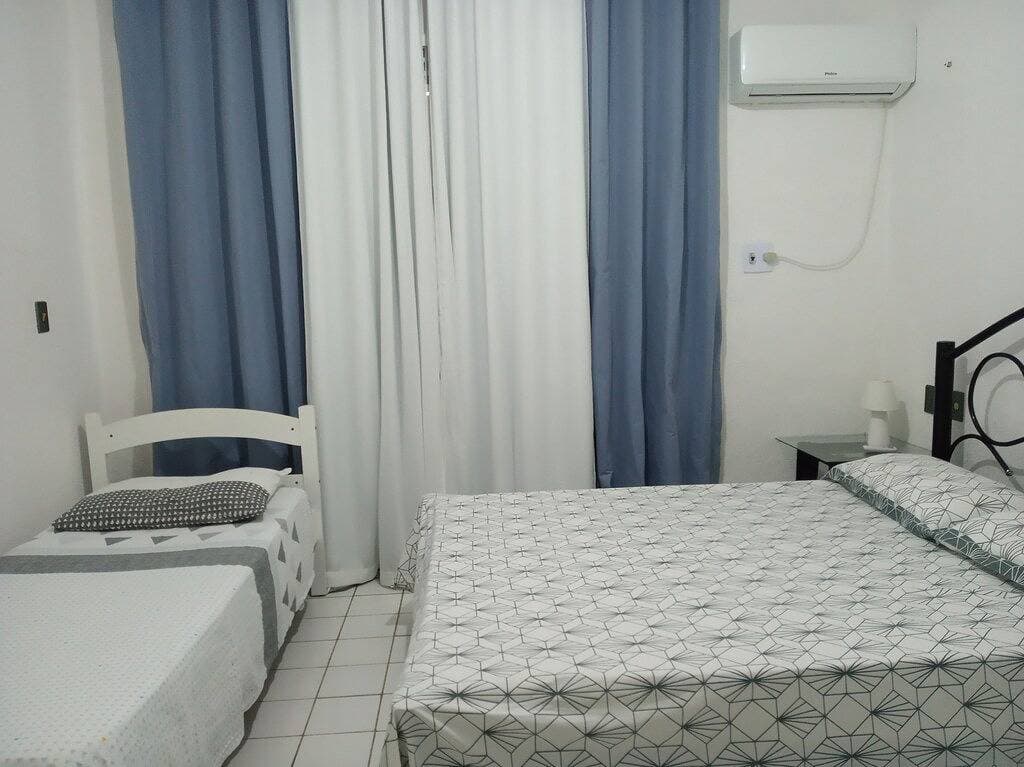 Foto 3 von 35: Just a few steps from the beach - Ground-floor 2-bedroom apartment, swimming pools, AC, Wi-Fi, garage
