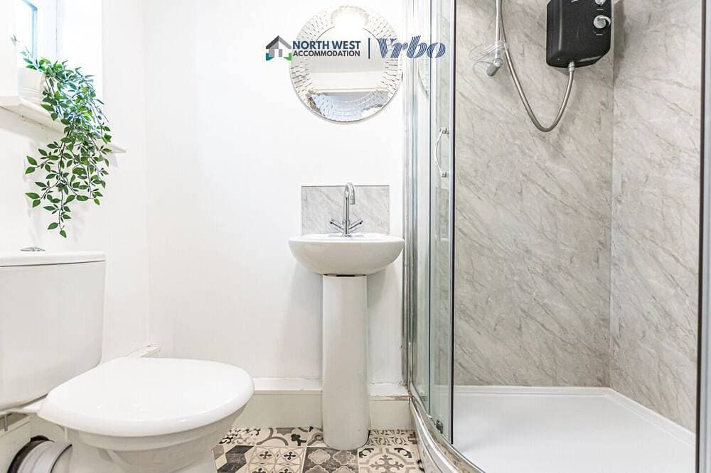 Foto 3 von 8: Contractor/Corporate Stays – Full Amenities, Near Liverpool and Warrington