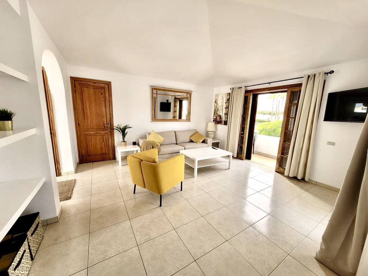 Foto 2 von 52: Ferienwohnung für 4 Personen mit Pool