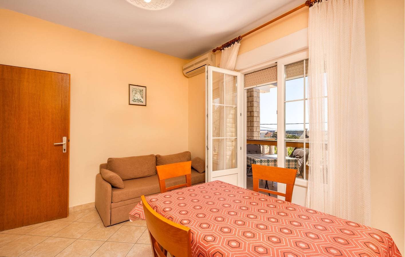 Foto 4 von 21: Gemütliches Apartment mit Meerblick, WLAN, Parkplatz und Terrasse in Strandnähe