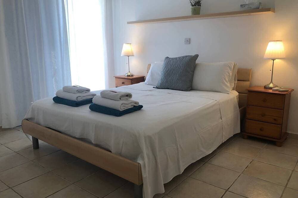 Foto 2 von 26: Limnaria Villas - Comfy 2Br, 2 bath Ground Floor Apart. Pvt Garden