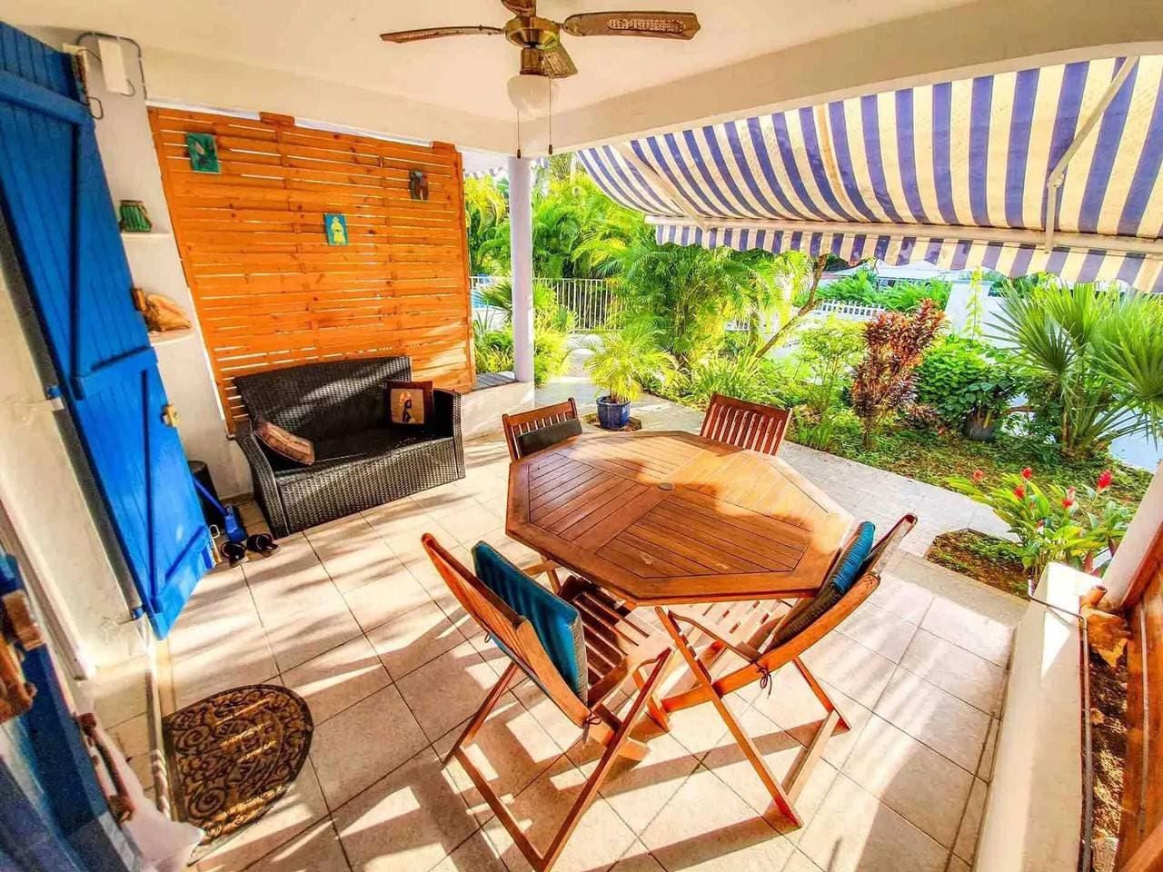Helle Wohnung mit Terrasse und Pool in Le Gosier 1
