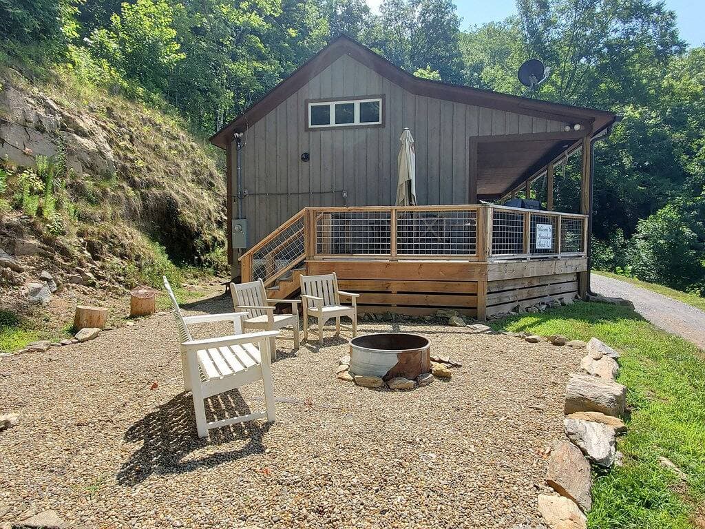 Foto 8 von 43: Private Cabin • Hot Tub • 2 Kings