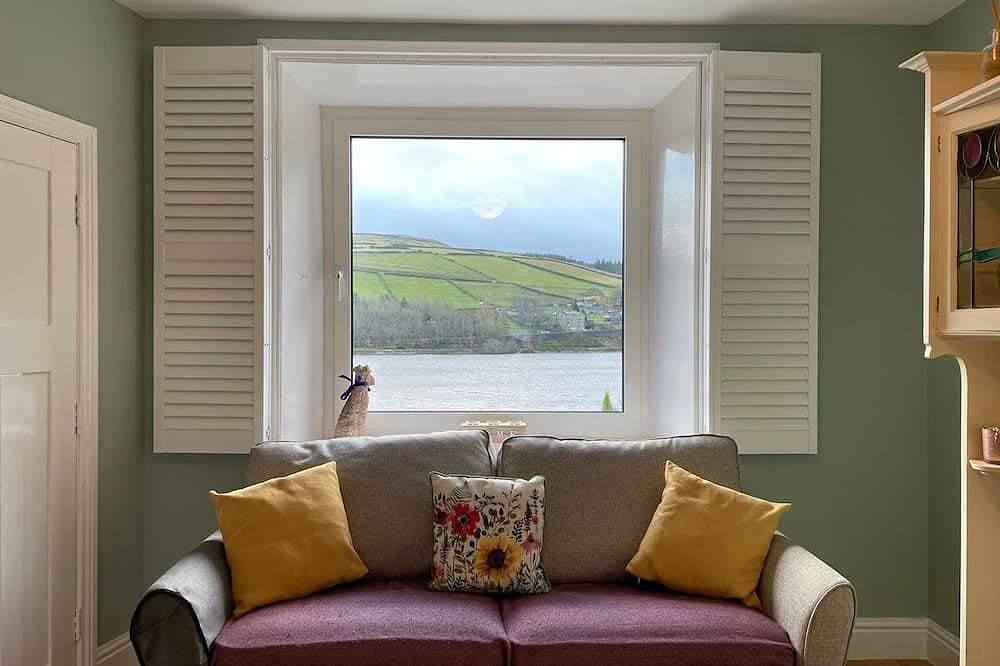 Foto 12 von 30: Traditional cottage with stunning views and walks on the doorstep.