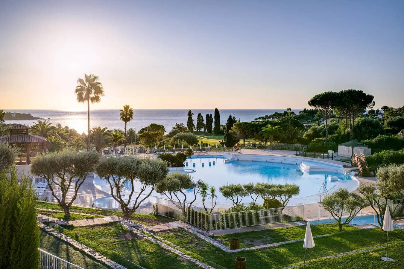 Foto 2 von 30: Studio Kabinenecke 4 Personen Klimatisierter Blick auf die Bucht und den Rastel von Agay