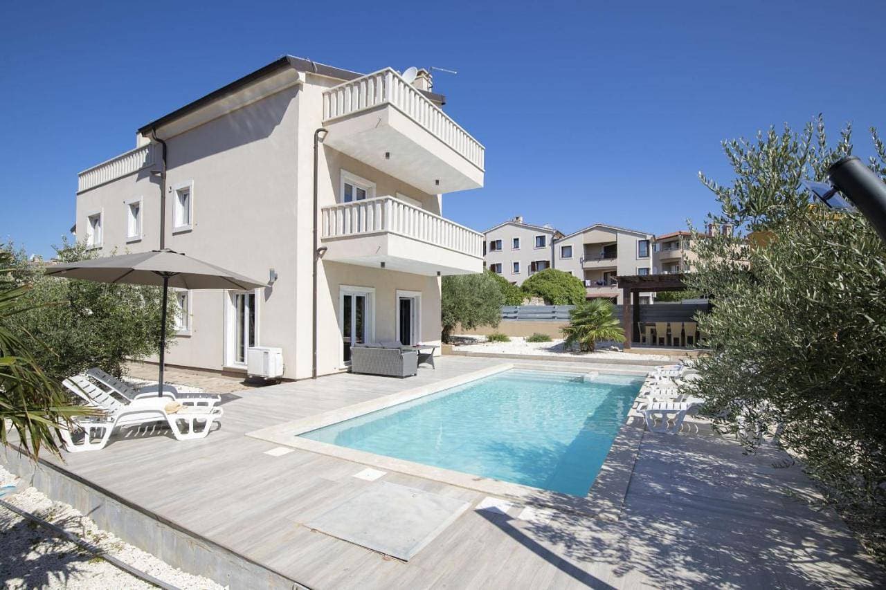Foto 2 von 5: Villa