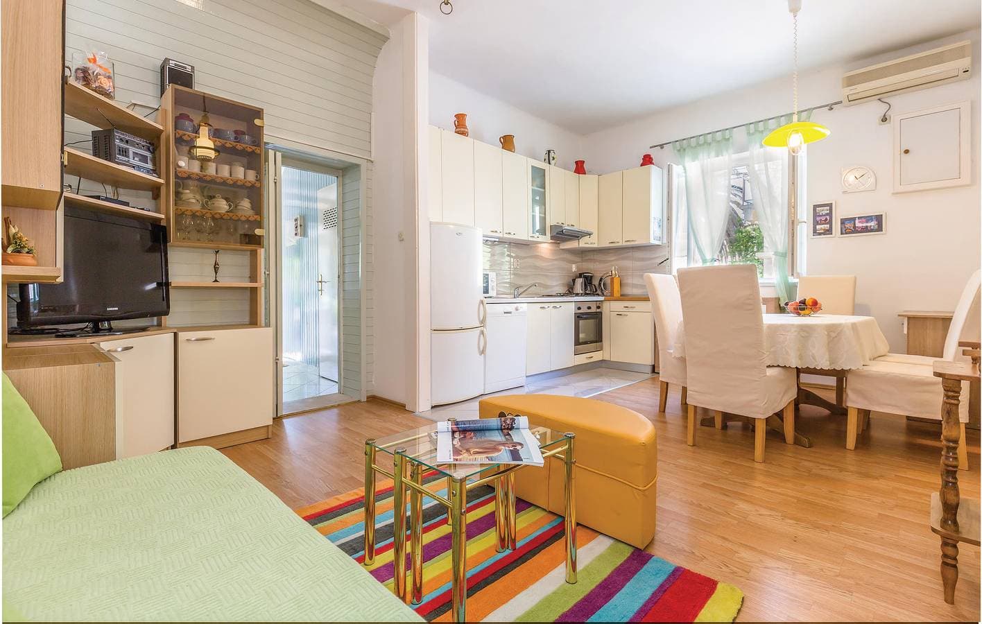 Foto 5 von 24: Gemütliche Ferienwohnung mit Terrasse in der Nähe der Küste von Makarska und mit Restaurants