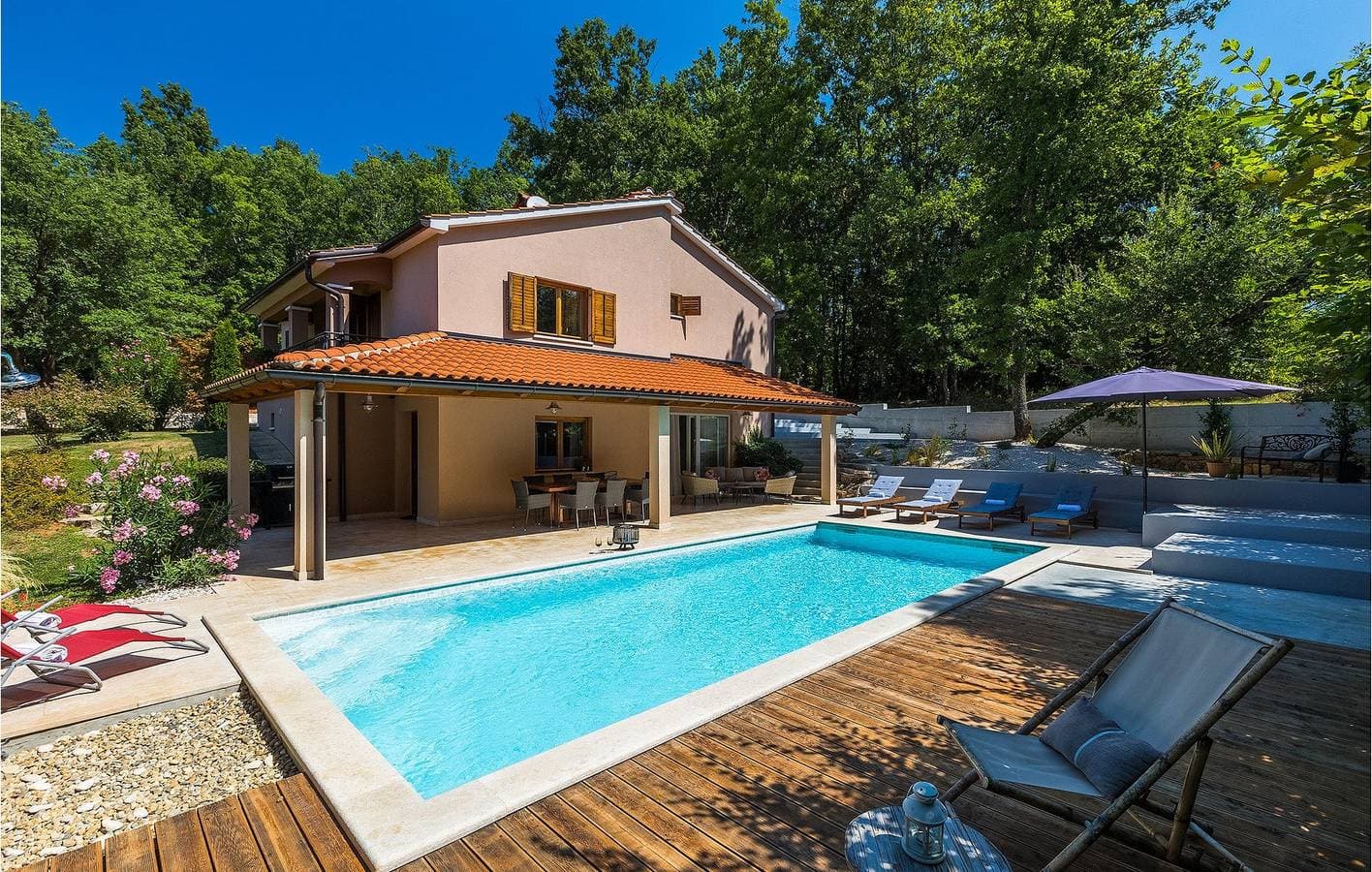 Foto 8 von 61: Geräumige 2-Zimmer-Wohnung mit Pool, WLAN und Parkplatz in der Nähe von Restaurants