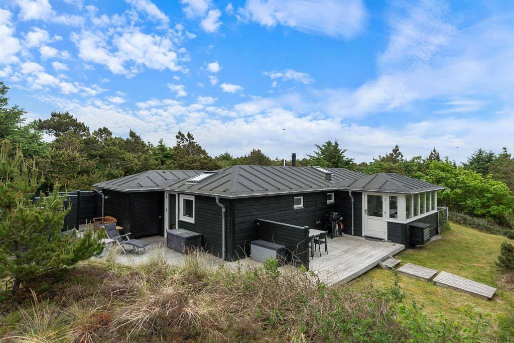 Helles Ferienhaus mit Holzofen und Wintergarten 1