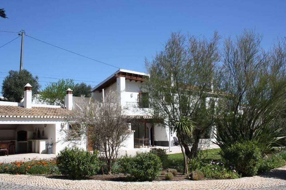 Foto 11 von 19: Cozy 1-Bedroom Apartment with Terrace and Pool in Bensafrim