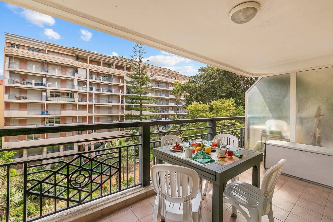 Daturas Bright Apt with Balcony 1