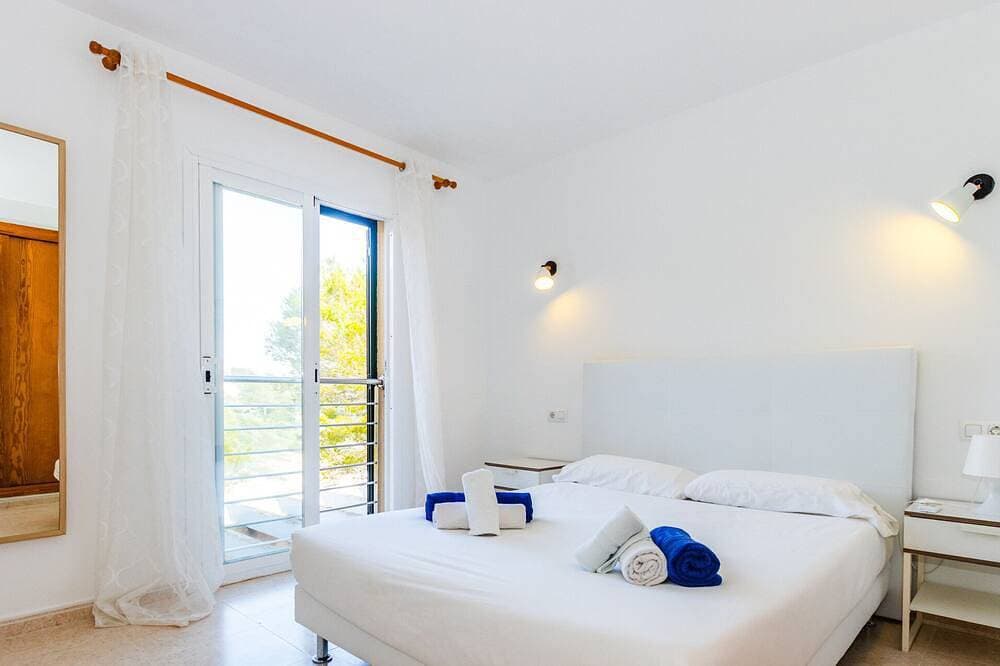 Foto 2 von 27: Cala Mendia Beach House 2 es with direct access to the beach and sea views