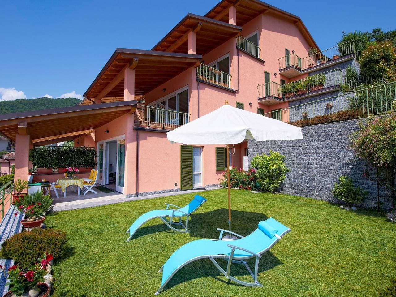 Türkisfarbenes Haus mit fantastischer Aussicht 1