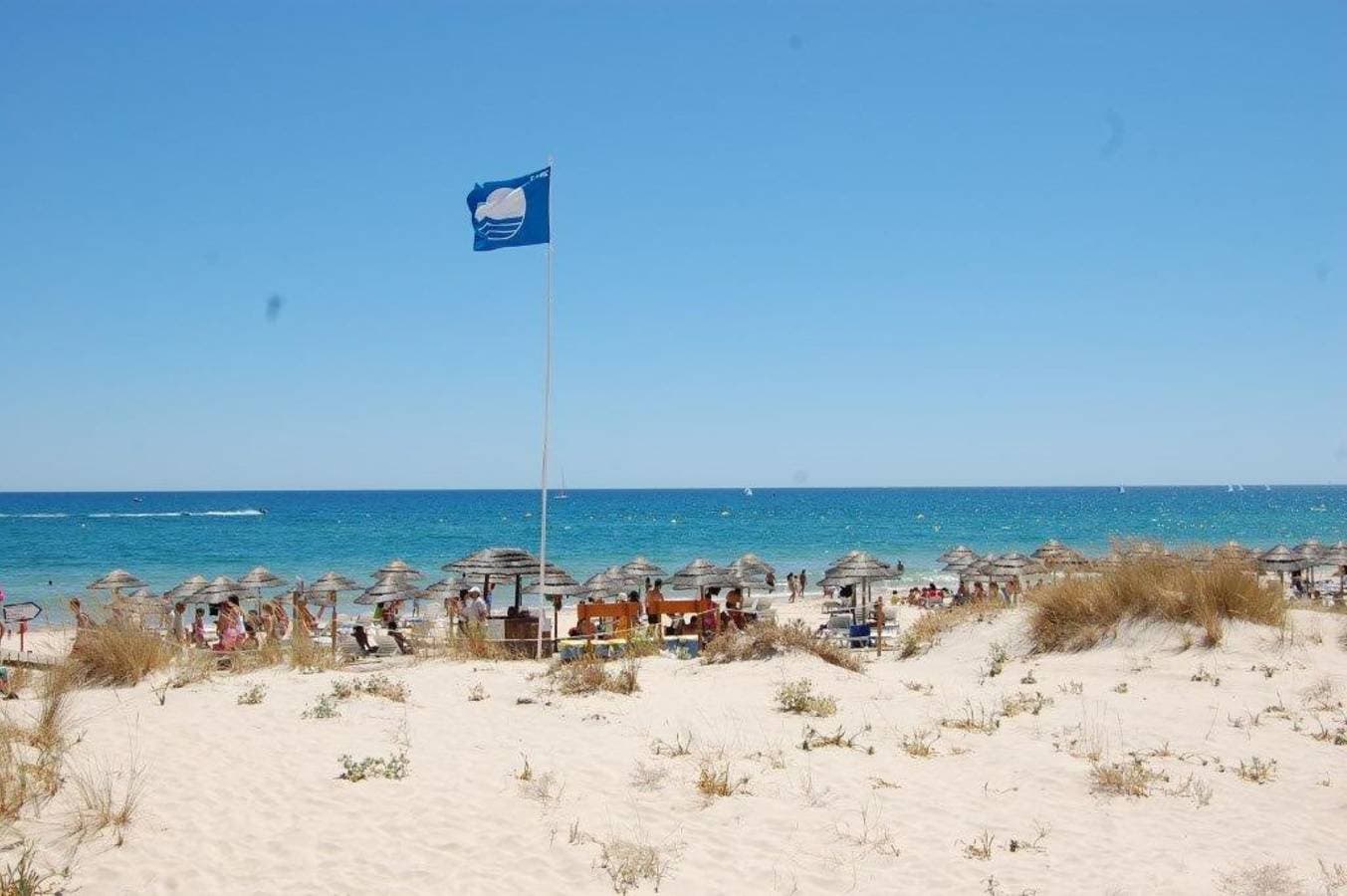 Cabanas T1 Apartment mit Balkon und Grill — 8 Minuten zu Fuß zum Strand 1