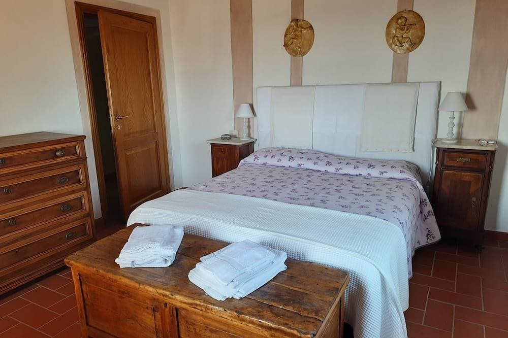 Foto 8 von 30: Typisch toskanisches Landhaus auf den Hügeln zwischen Viareggio und Camaiore.