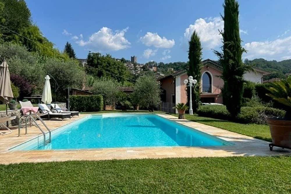 Ferienhaus - Villa mit Garten und privatem Pool 1
