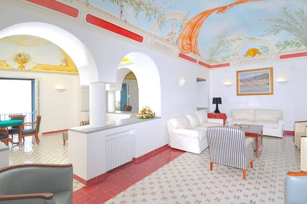 Foto 11 von 30: Villa Amalfi - Zwölf Schlafzimmer Villa, Schläft 24