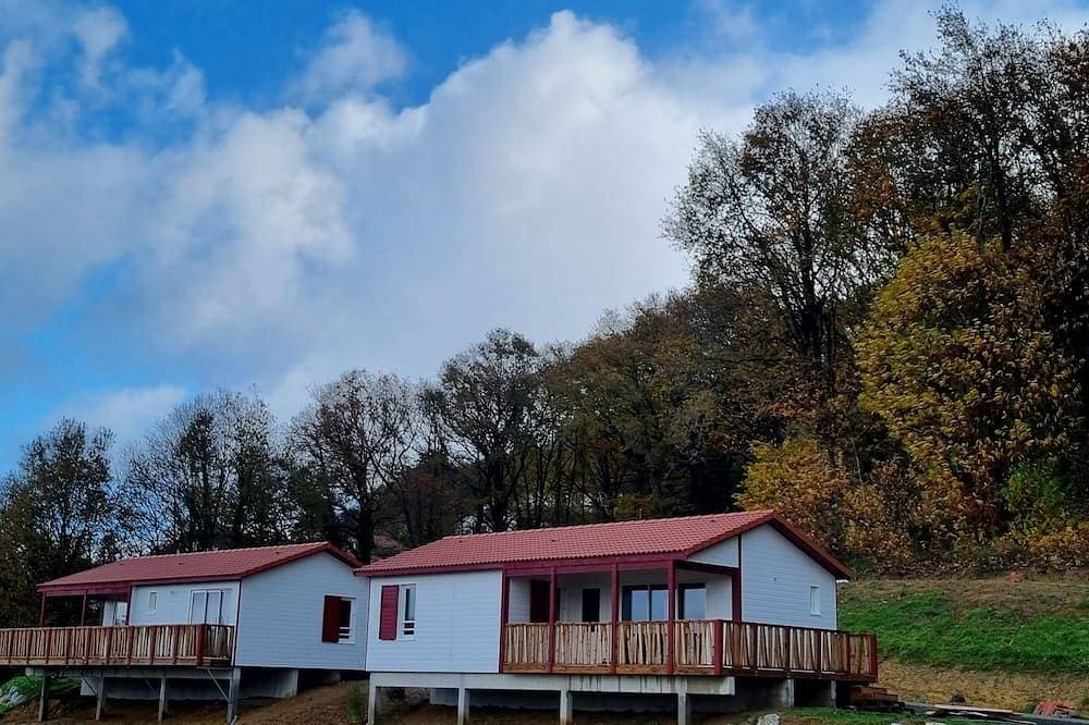 Chalet Etxean, 1 à 6 Personnes, Terrain et Piscine 1
