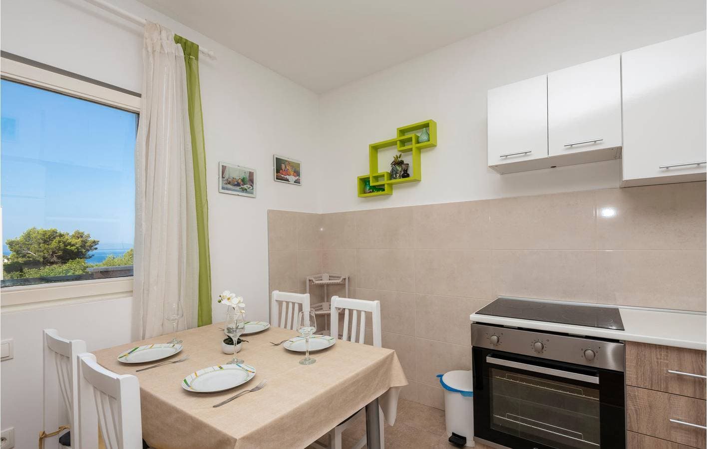 Foto 6 von 27: Gemütliches Apartment mit Meerblick in Makarska, mit Terrasse und kostenlosen Parkplätzen