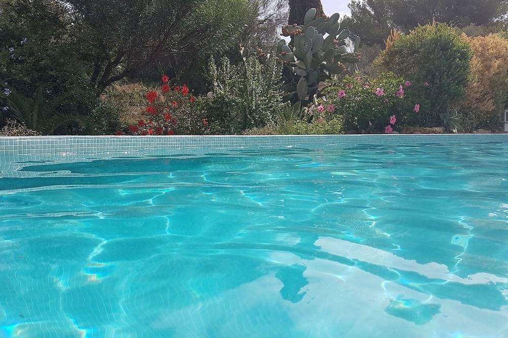 Am Meer Wohnung in einem großen Haus mit Salzwasser-Pool 1