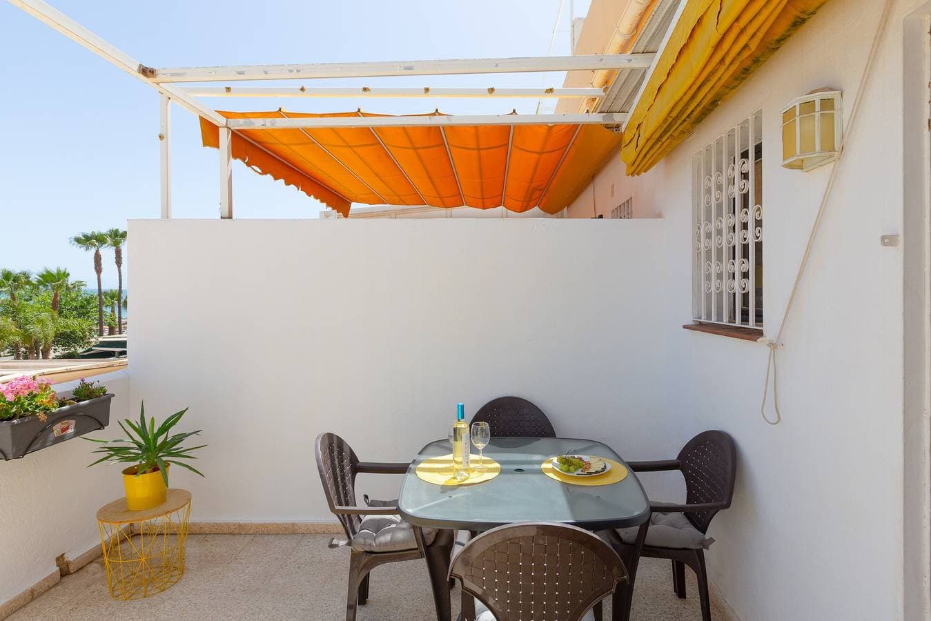 Foto 11 von 24: Ferienwohnung „Right on the Beach“ mit Meerblick, WLAN, Terrasse und Garten