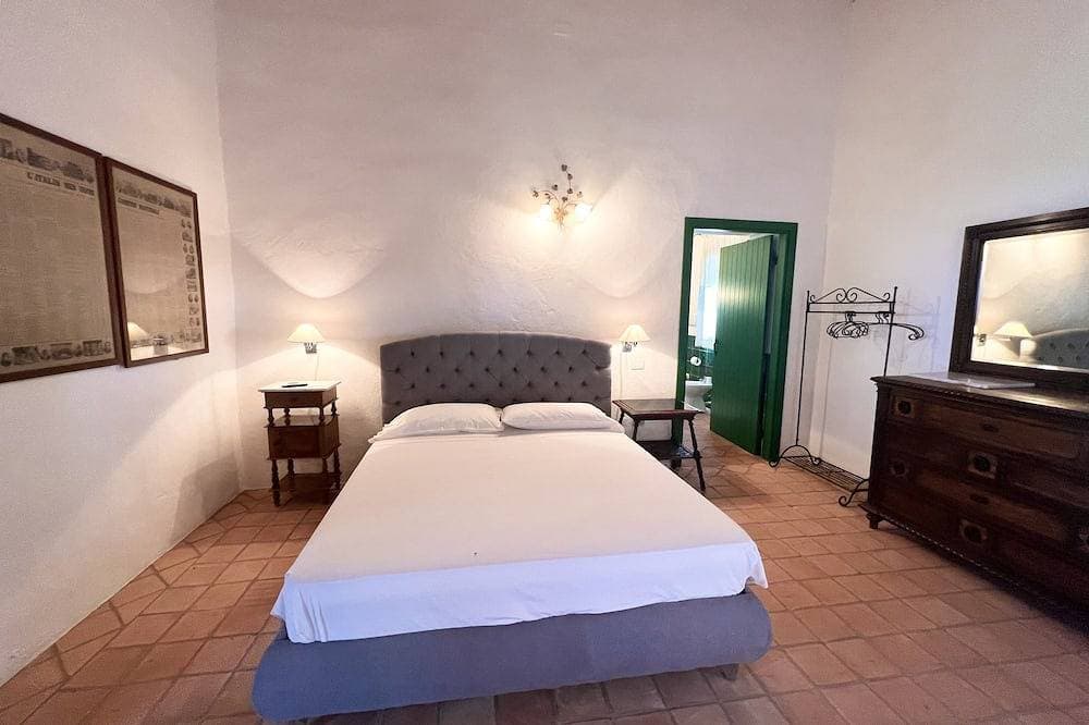 Foto 5 von 30: Detached villa sleeps 8/11 person  located inside the Monte Arcosu Park.