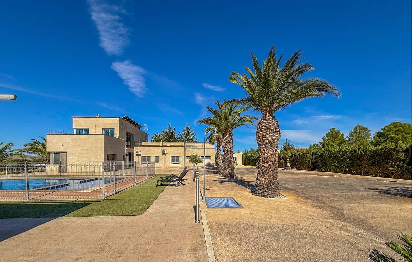 Foto 4 von 40: Modernes Apartment mit Pool, Terrasse und Garage in Strandnähe