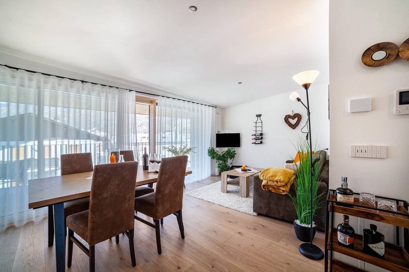 Foto 5 von 27: Ferienwohnung 'Adler Living Attika Wohnung' mit Bergblick, Terrasse & WLAN