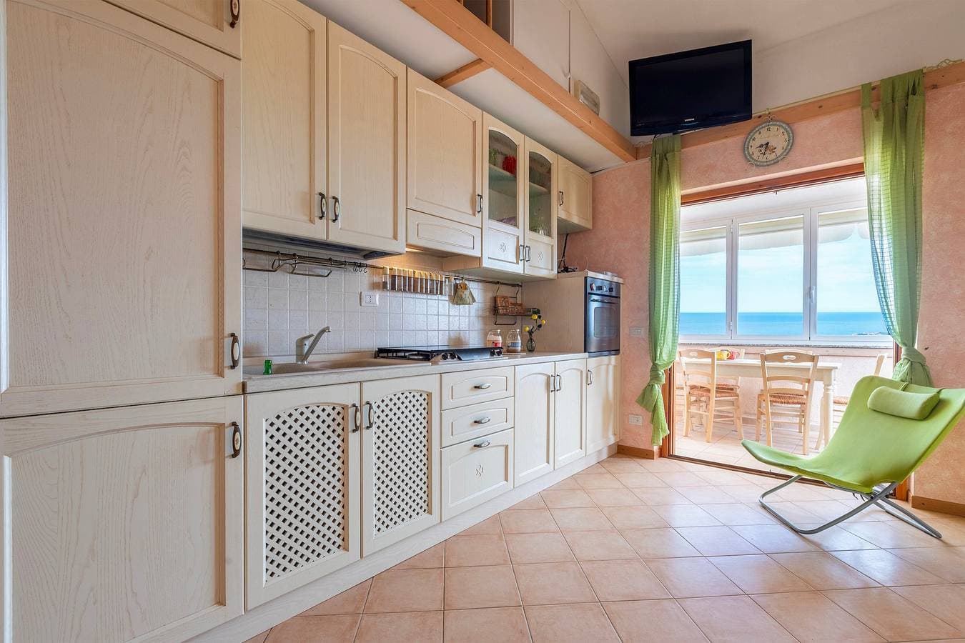 Foto 3 von 30: Ferienhaus 'Maestrale' mit Meerblick, privater Terrasse und Klimaanlage