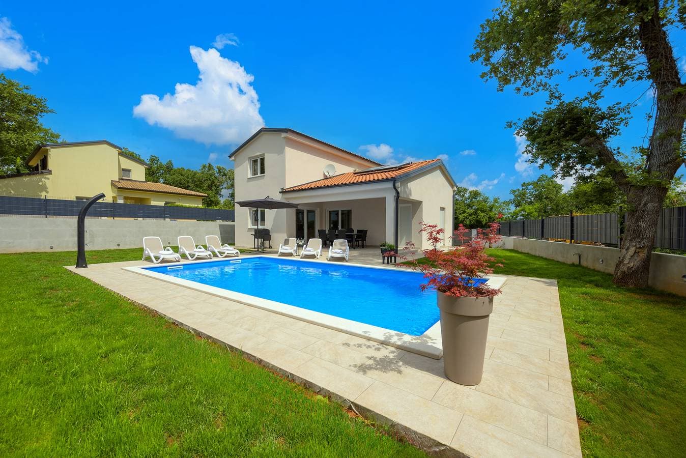 Foto 5 von 37: Charmante Villa mit Pool und Terrasse, nur wenige Schritte von Restaurants und dem Stadtzentrum entfernt